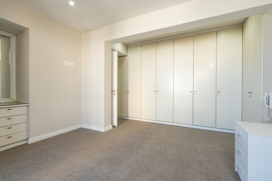 To Let 4 Bedroom Property for Rent in Sea Point Western Cape
